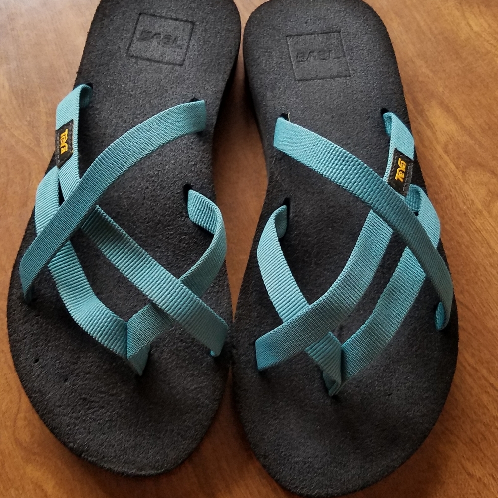 Teal Tevas like new sz 6